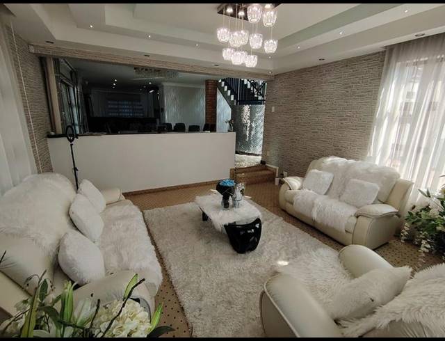 5 BEDROOM HOUSE FOR SALE IN SOMERSET PARK